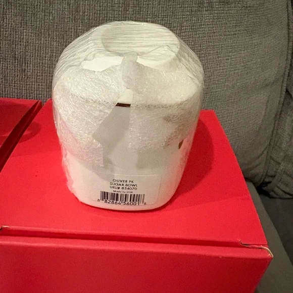 Kate Spade White and Gold Floral Porcelain Set (1 Creamer and 1 Sugar Bowl) - Picture 5 of 8